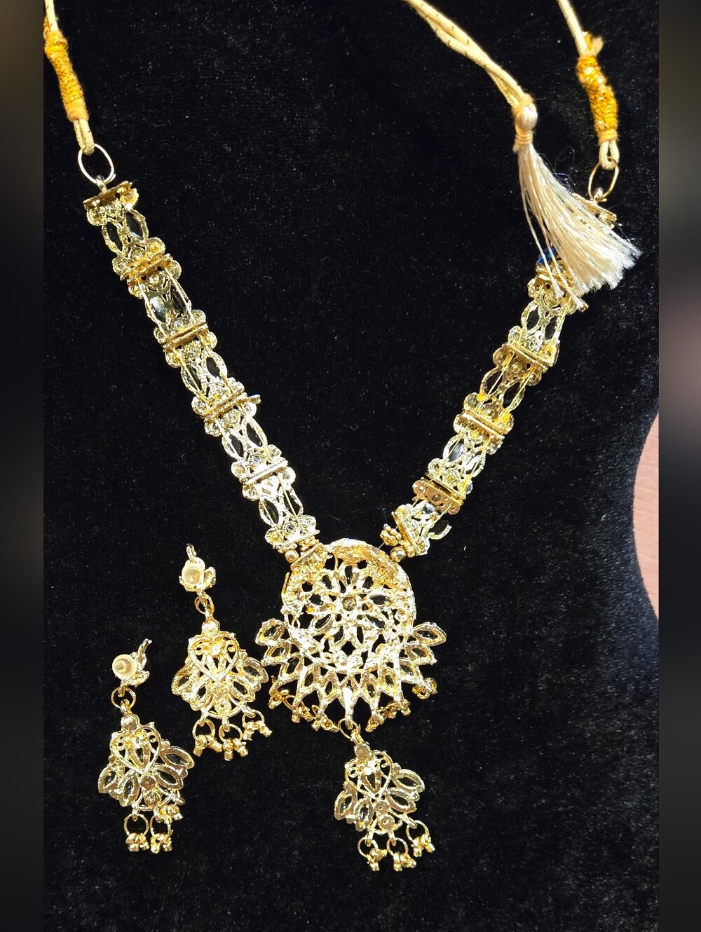 Colorful Statement Necklace Gold Tone With Muliticolored Glass Gems - Picture 6 of 7
